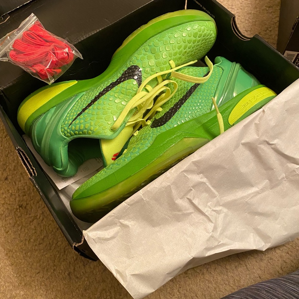 COPY Kobe VI grinch w/box